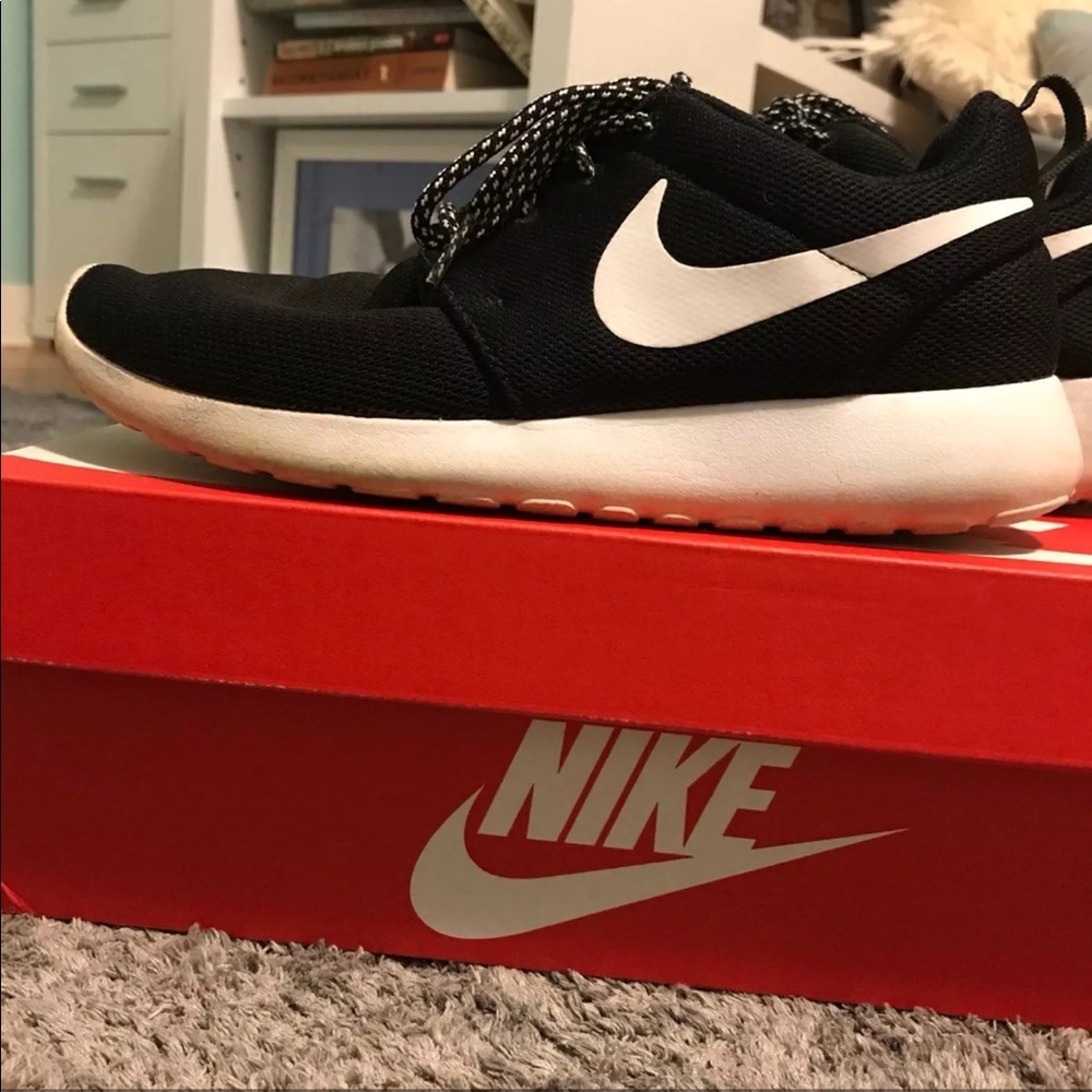 Nike Roshe One Size 7.5